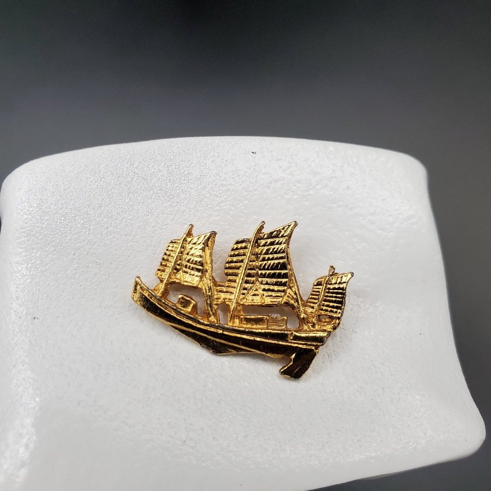Vtg Small Chinese Gold Toned Sailboat Junker Button/Pendant Made in Hong Kong